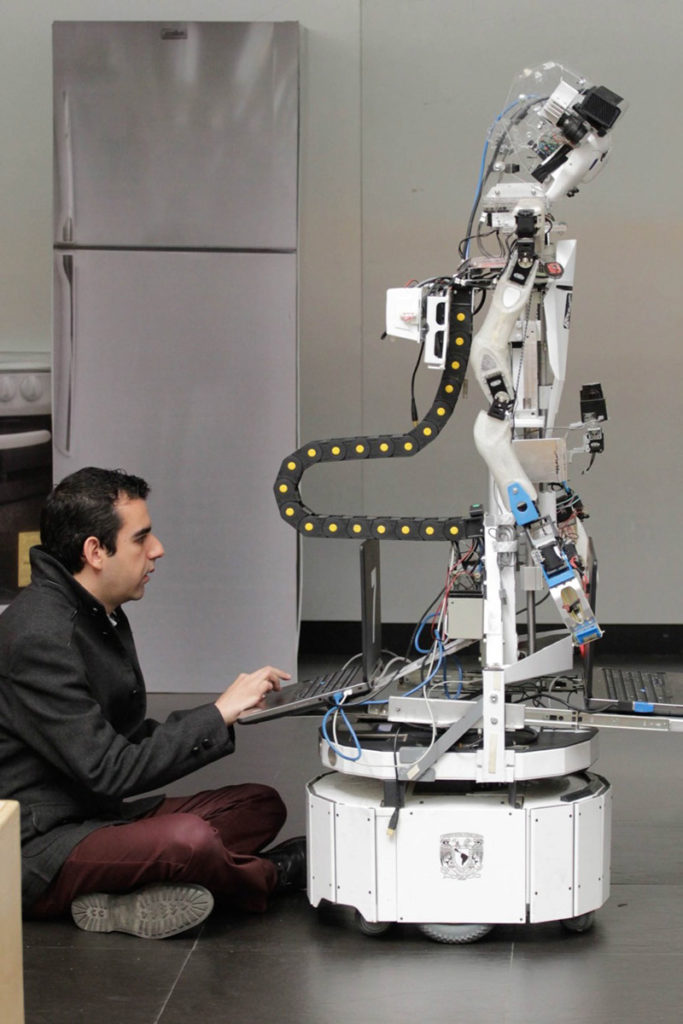Avanzan expertos de la UNAM en diseño de robots de servicio