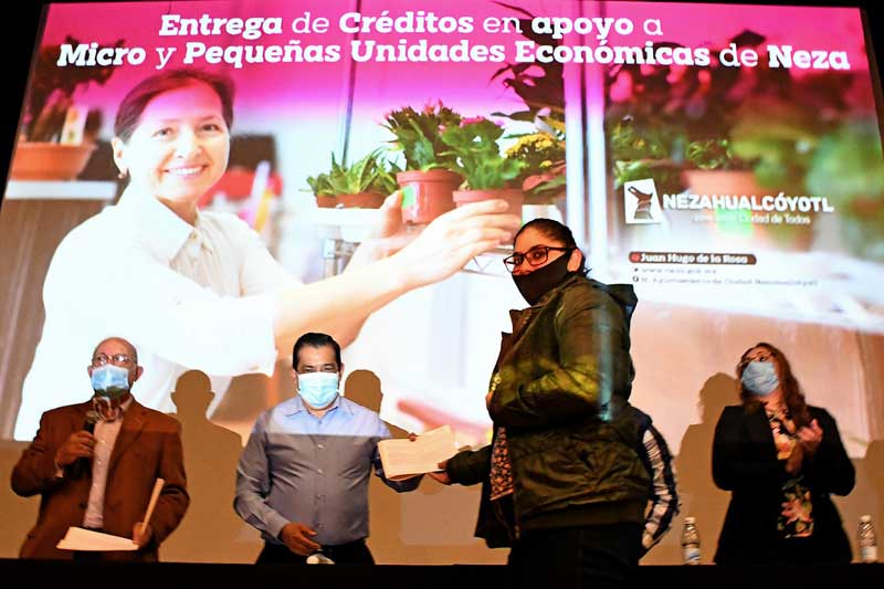Inicia Juan Hugo de la Rosa entrega de créditos a tres mil micronegocios afectados por la pandemia en Neza