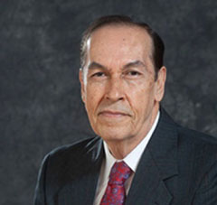 Especialistas publican “La Migración a Través del Espejo”