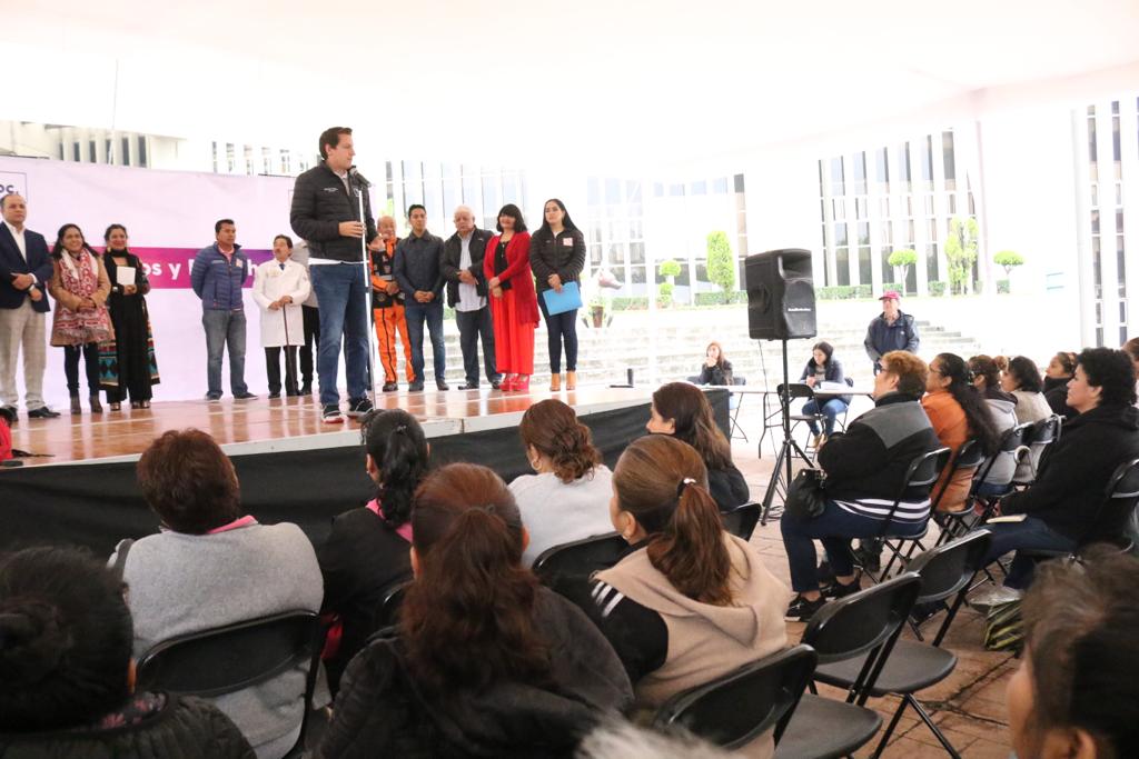 Impulsa Néstor Núñez la igualdad de oportunidades para las jefas de familia