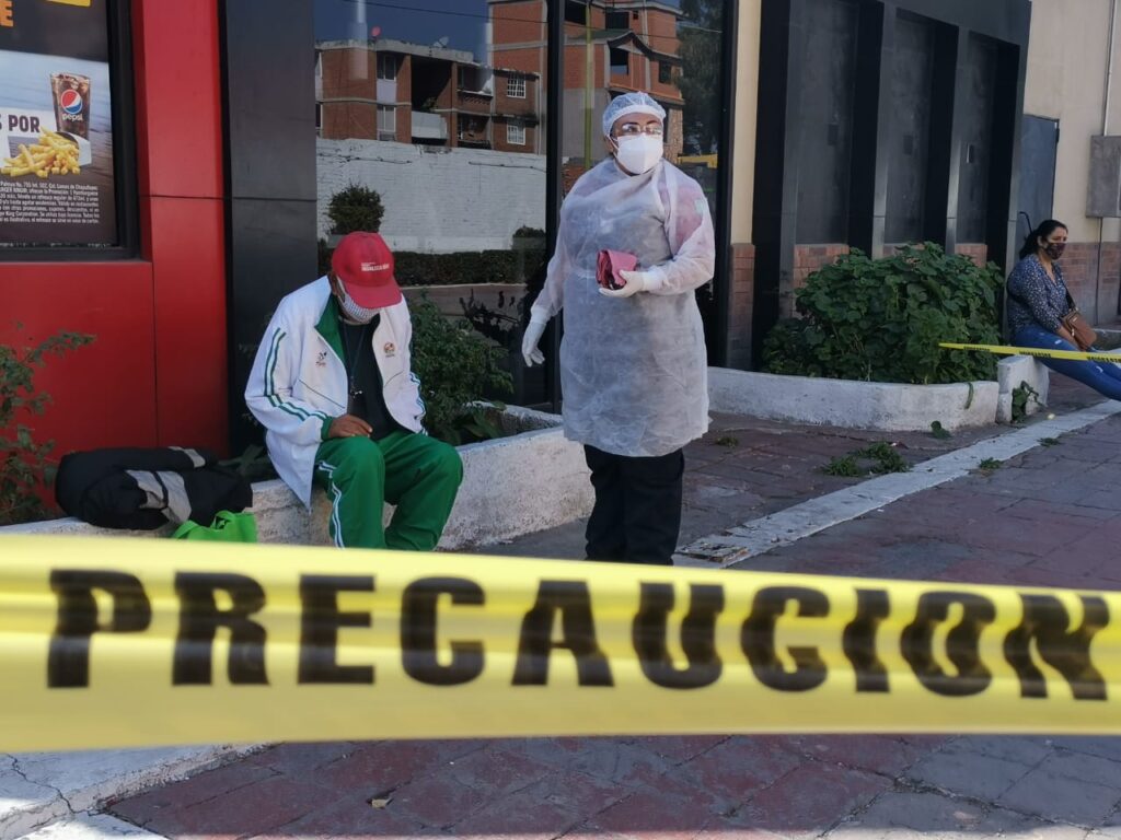 Autoridades de Ecatepec rescatan a Felipe de 79 años, quien fue abandonado por sus familiares por posible contagio de Covid-19