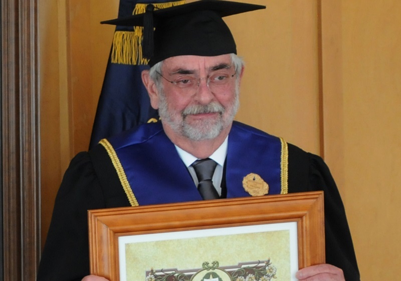 Invisten al Rector Enrique Graue con el Doctorado Honoris causa de la Universidad de Panamá