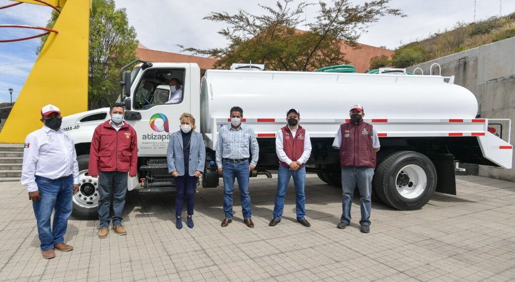 Entrega Atizapán camión cisterna para combatir los recortes de agua