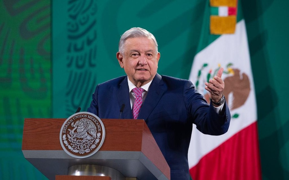 Medios conservadores muy corruptos, reitera López Obrador