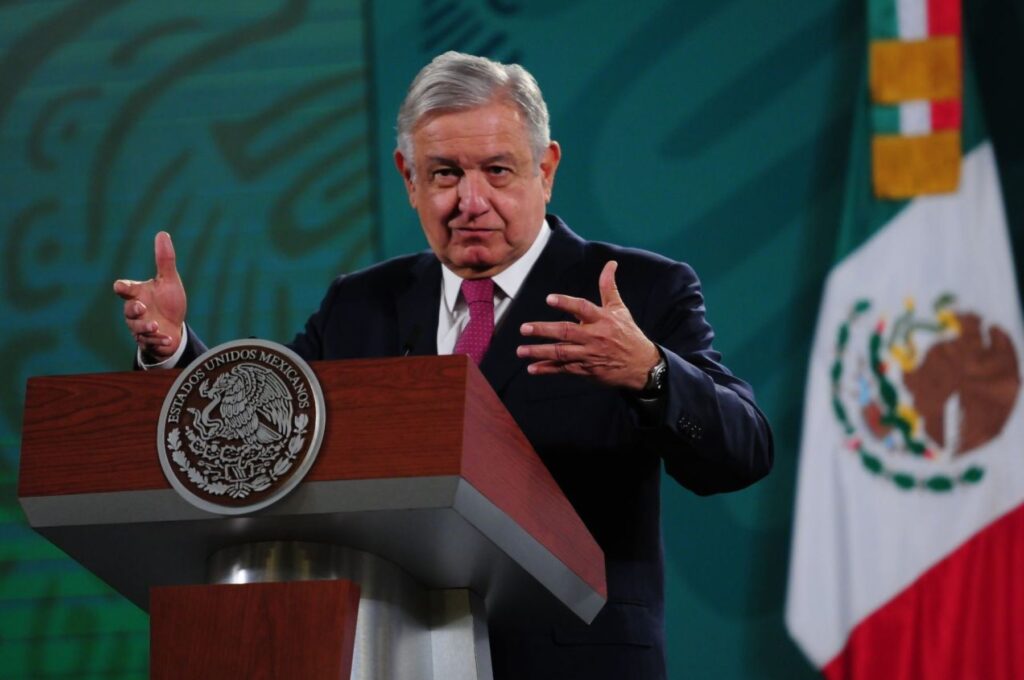 Presidente López Obrador acusa al INE por ser “supremo poder conservador” por eliminar candidaturas de Morena