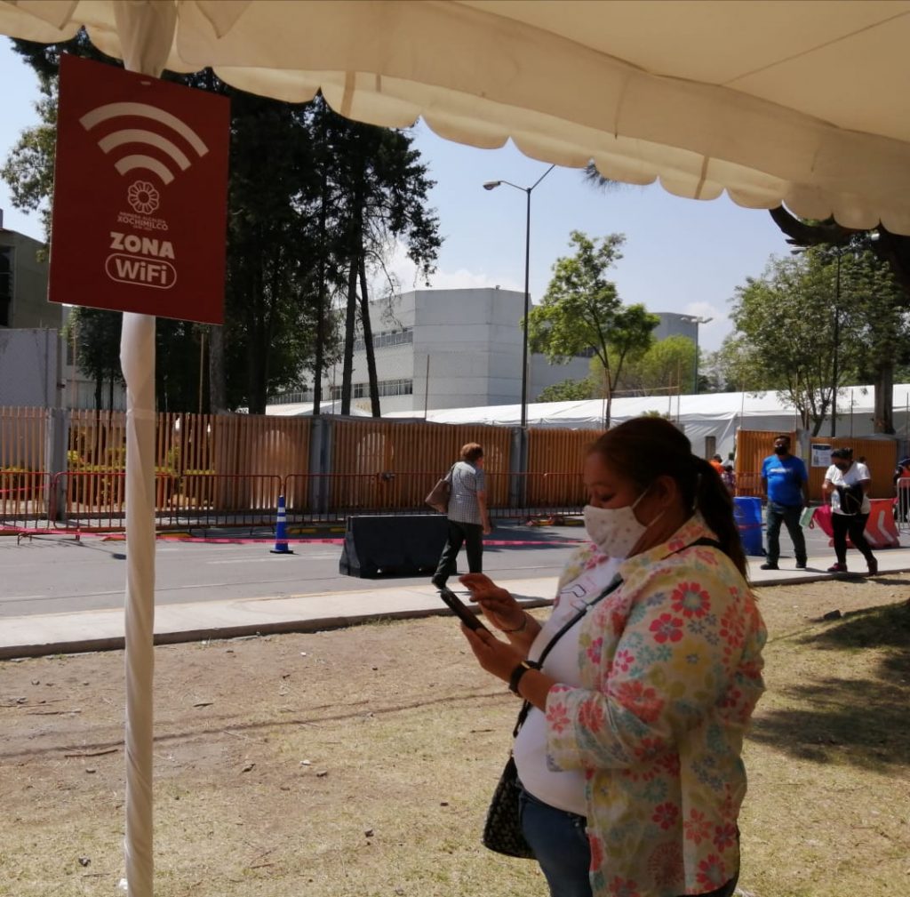 Facilitan Wifi gratuito durante la aplicación de vacunas en Xochimilco