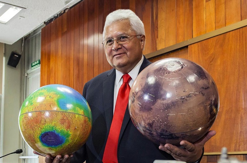“Rafael Navarro» ya está en marte; una montaña lleva el nombre del científico de la UNAM.