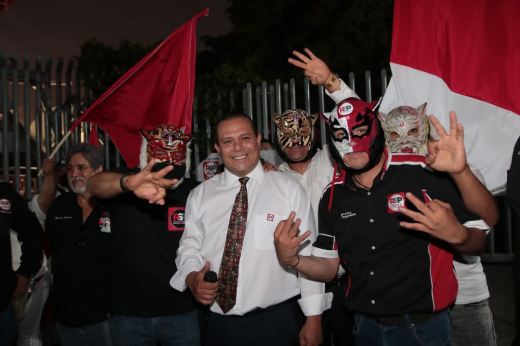 ntuñano gana debate; busca disolver el INVEA y promover la economía de barrio