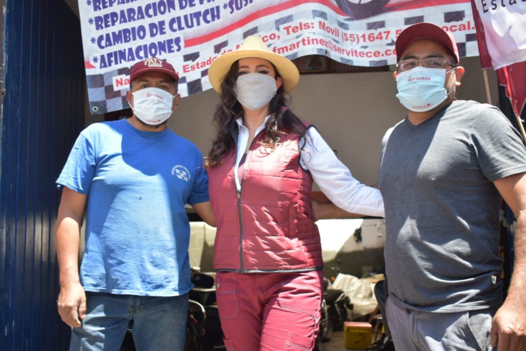 La candidata Patricia Durán celebra el Día de la Santa Cruz con trabajadores de la construcción