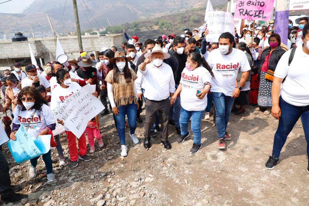 Vecinos de Tepeolulco apoyan a Raciel para continuar con reconstrucción de calles