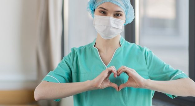 AMLO reconoce trabajo solidario de las enfermeras