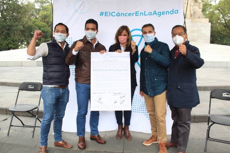 Eduardo Santillán firma carta compromiso: El cáncer en la agenda