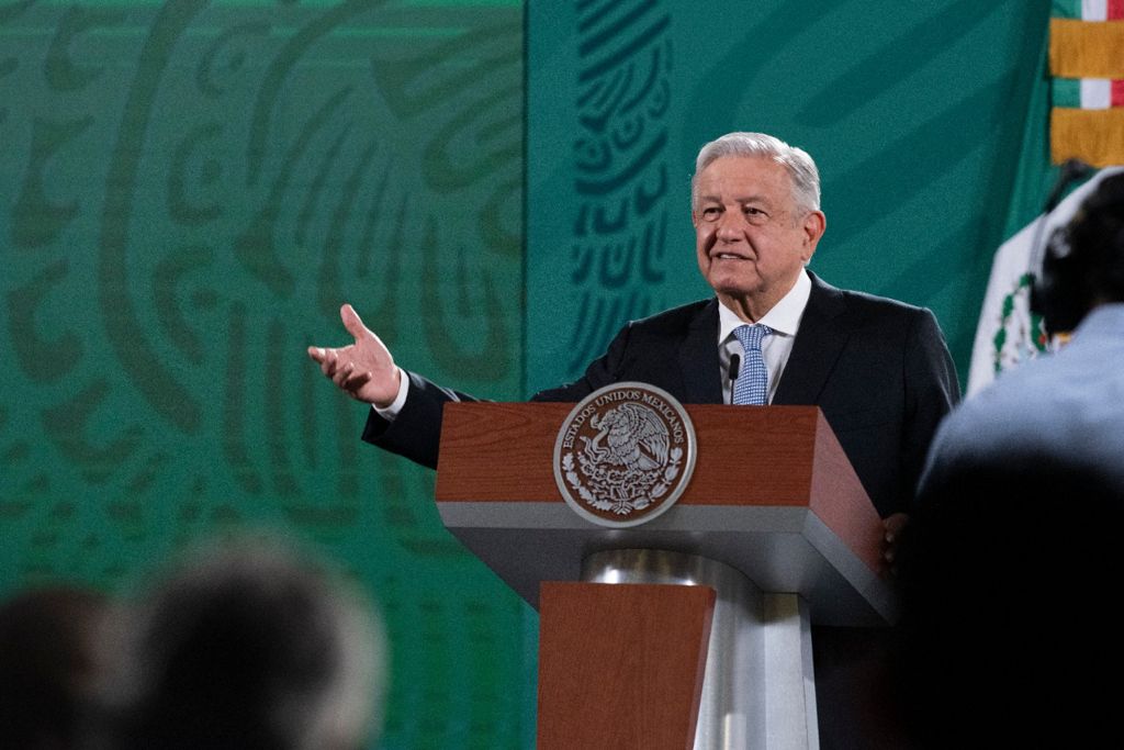 Presidente López Obrador defiende derecho a informar. Adelanta que aceptará posible sanción del Tribunal Electoral