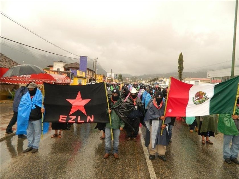 AMLO ordena resolver la negativa de pasaportes al EZLN