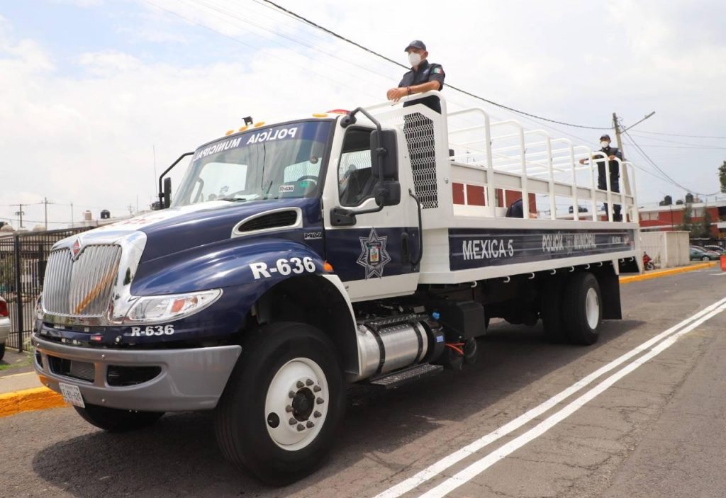 Entregan camiones a la policía de Ecatepec para labores de auxilio