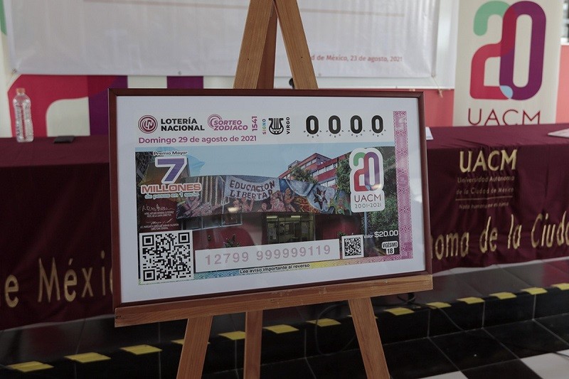 Con billete de lotería enaltecen labor de la UACM, a dos décadas de su fundación