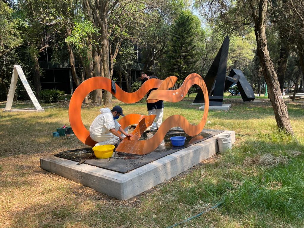 Parte de las acciones del proyecto Chapultepec, Naturaleza y Cultura, el Cencropam restaura 35 obras del Jardín escultórico del Museo de Arte Moderno