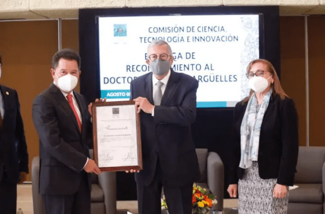 La Comisión de Ciencia, Tecnología e Innovación entregó reconocimiento al doctor Guillermo José Ruíz Argüelles