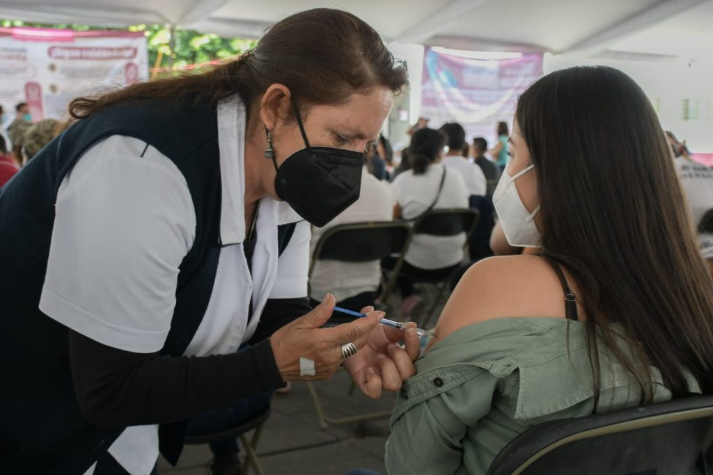 Invitan a jóvenes a disfrazarse para vacunación en Nezahualcóyotl