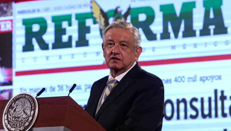 Presidente López Obrador desacredita a Reforma y El Universal por cuestionar participación de Ejército en reparto de artículos y regreso a clases