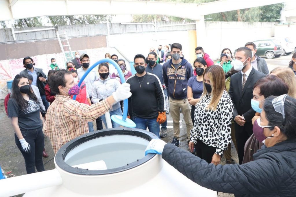 Capacitan SEDEMA y STYFE a población en sistemas de captación de agua de lluvia