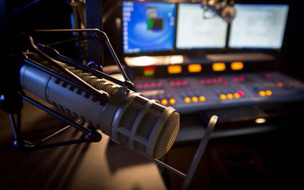 La radiodifusión: de actividad mercantil a servicio público