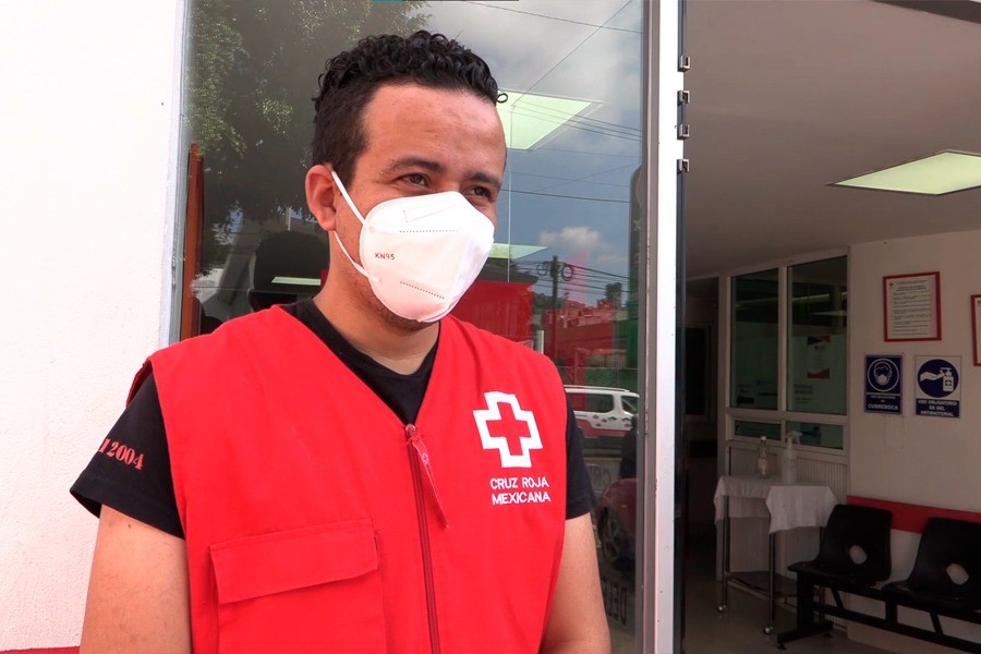 Reconocen a héroes de la Cruz Roja Ecatepec que rescataron a una familia en inundación