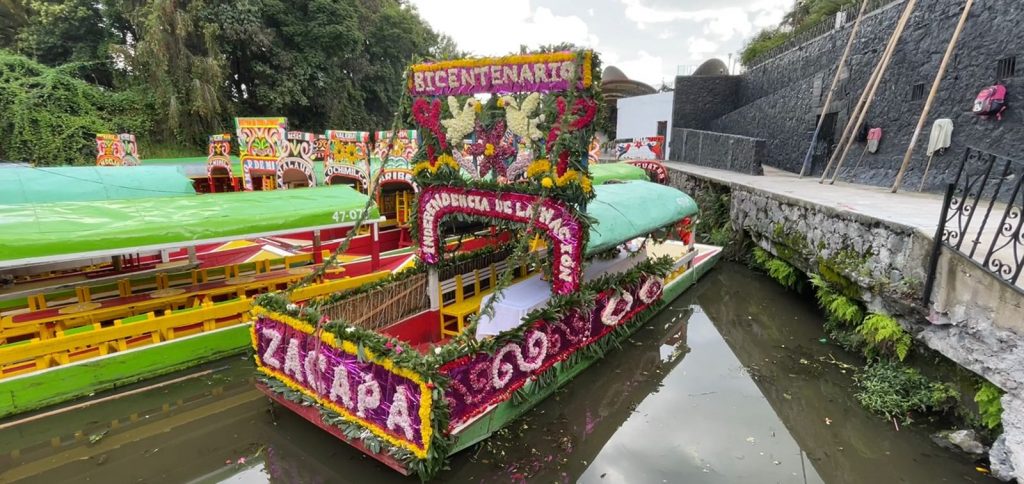 Celebran en Xochimilco bicentenario de la independencia con siembra de ahuehuetes