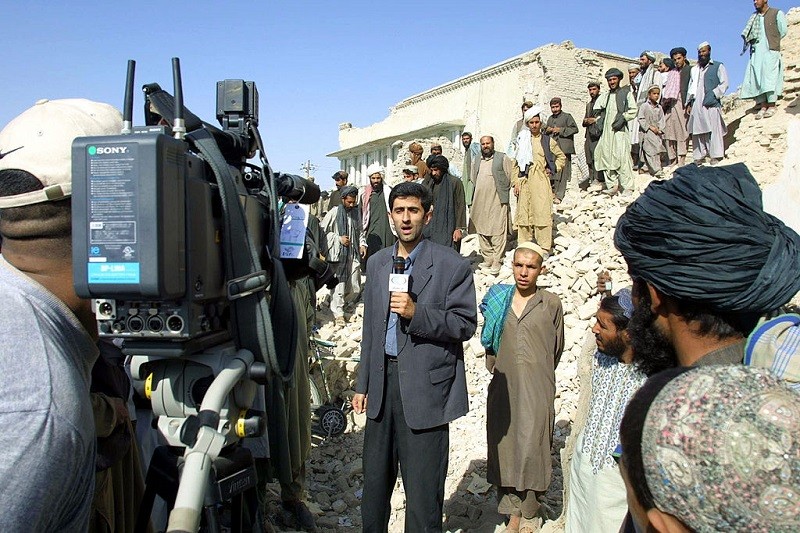Más de 100 periodistas afganos lanzan una llamada de auxilio por medio de RSF