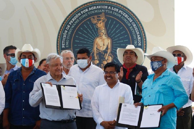 López Obrador firma acuerdo con los 8 gobernadores de la nación Yaqui; pide perdón por los abusos cometidos
