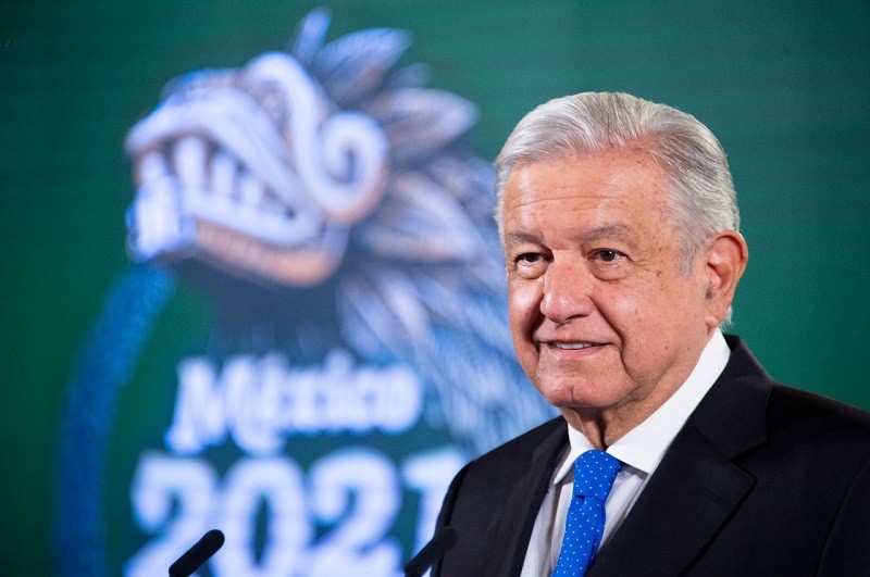 “No hay interés en retirar concesiones” a Telmex, dice AMLO
