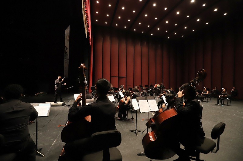 Recibe Orquesta Filarmónica Mexiquense a Rodrigo Macías como Director Huésped