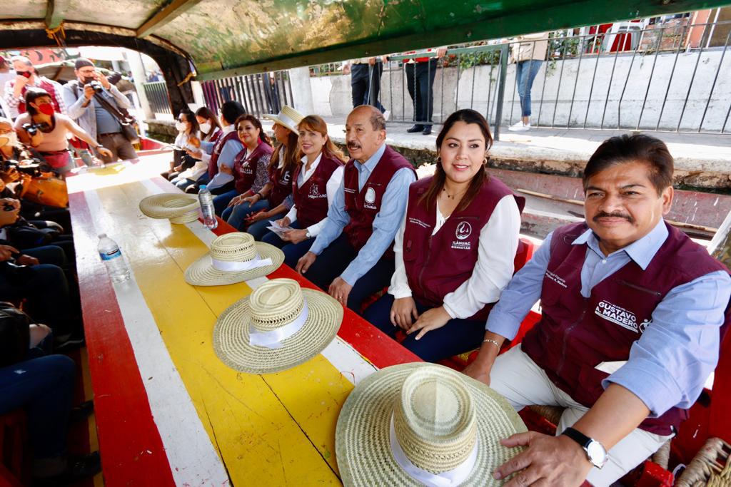Alcaldes se unen para la venta de noche buena de Xochimilco