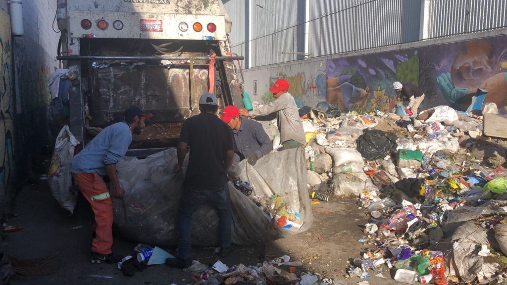 Inicia Azcapotzalco operativo para retirar toneladas de basura de la vía pública