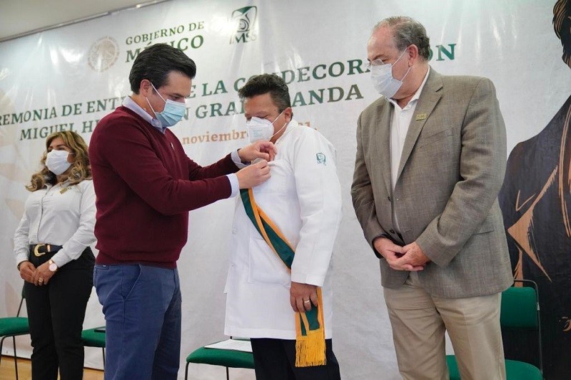 Recibe personal de salud del IMSS en Jalisco 65 Condecoraciones Miguel Hidalgo en Grado Banda
