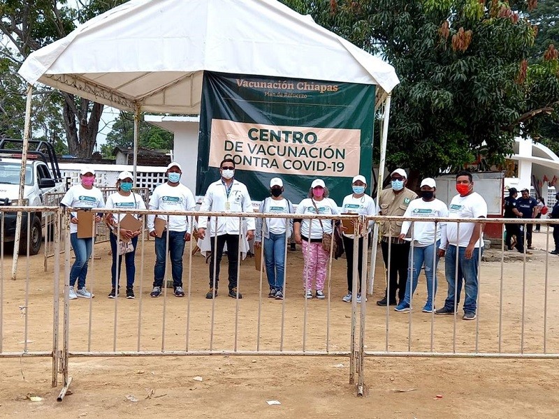 Vacunación contra COVID-19 llega a los camposantos de Chiapas