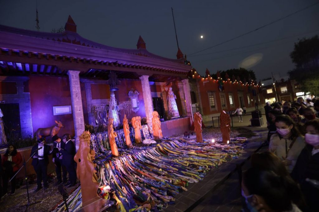 Inicia temporada navideña en Coyoacán, instalan nacimiento artesanal