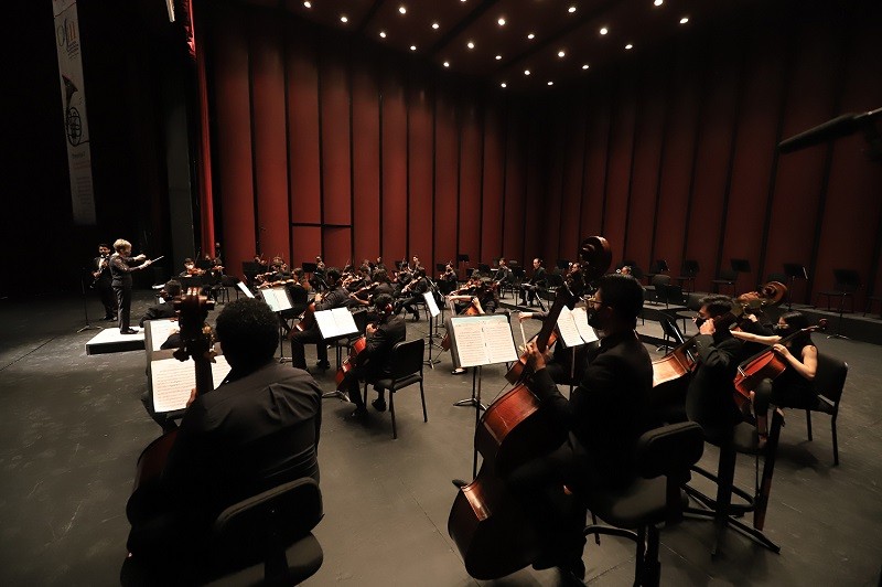 Presenta orquesta filarmónica mexiquense concierto navideño en el Centro Cultural Mexiquense Bicentenario