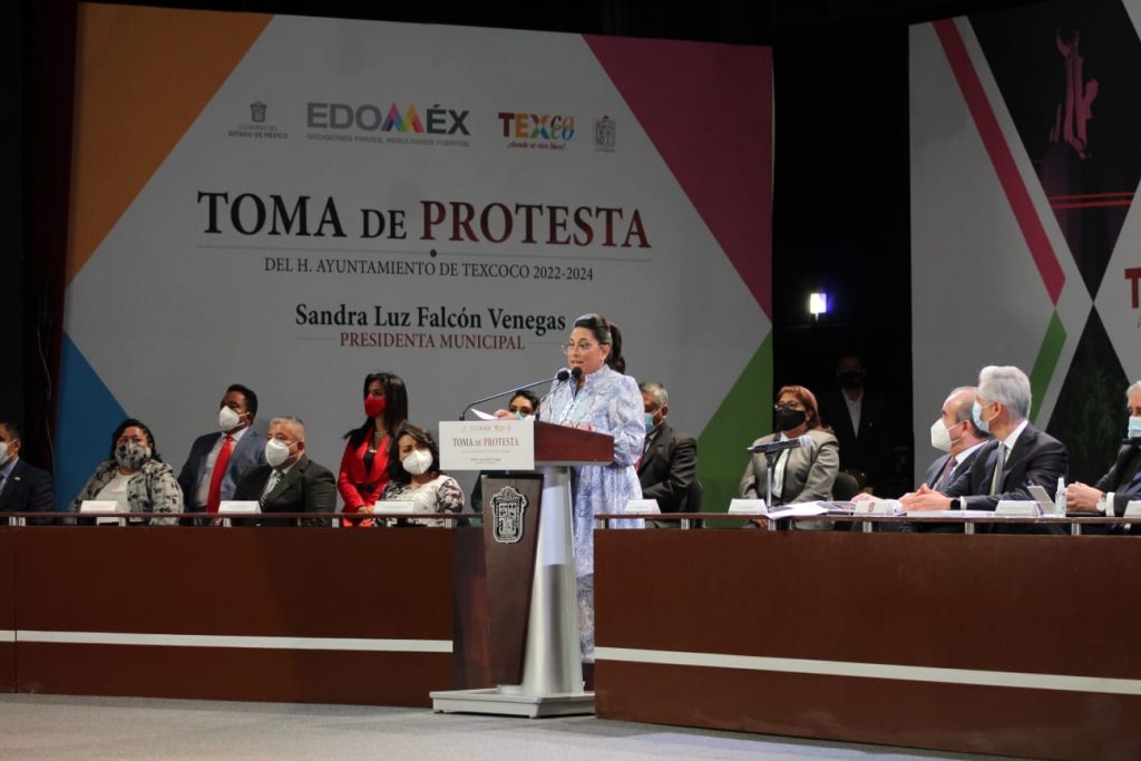 Sandra Luz Falcón toma protesta como presidenta municipal de Texcoco 2022-2024