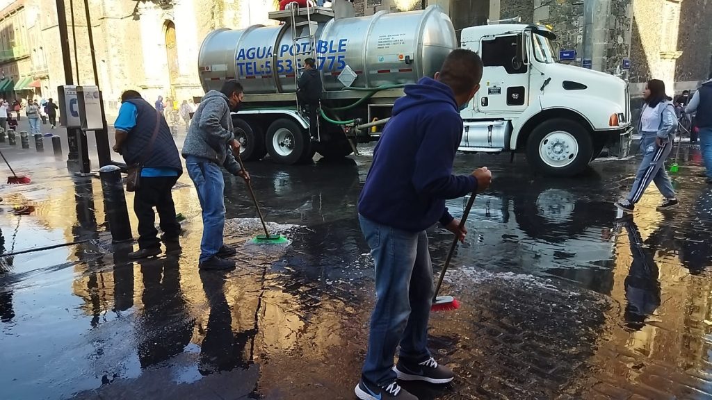 Comerciantes del Centro Histórico realizan jornada de limpieza en agradecimiento por dejarlos trabajar