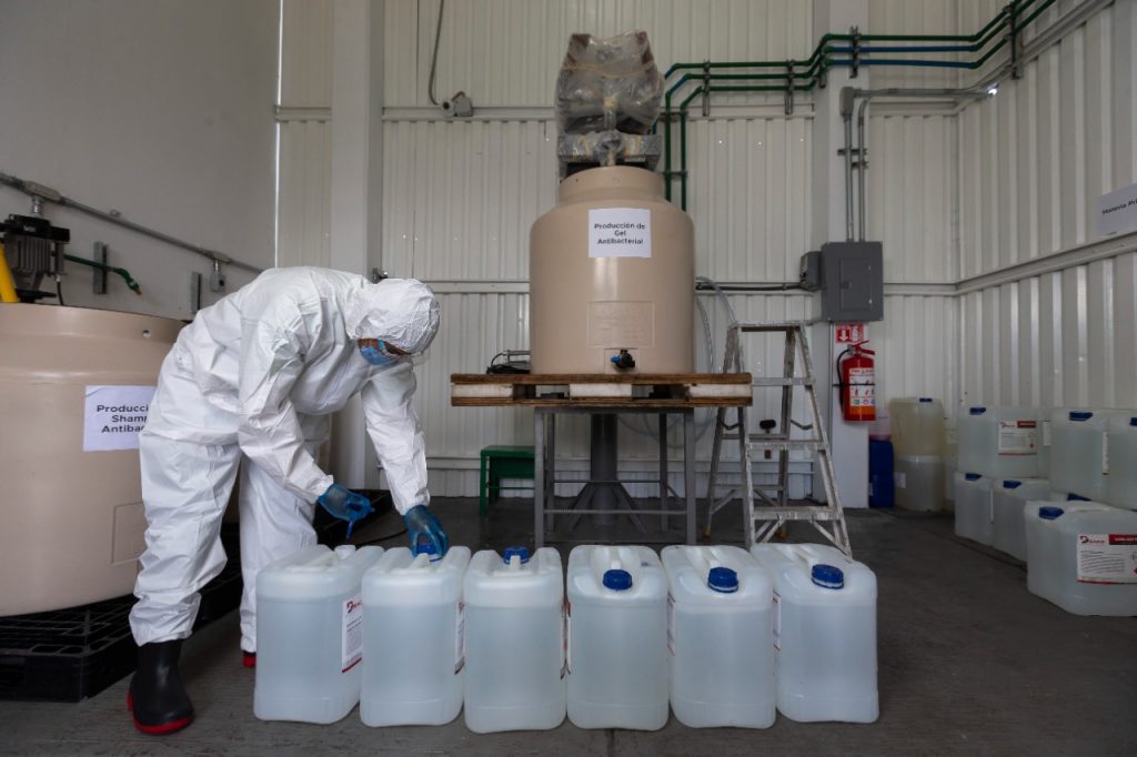 Produce UAEM 20 mil litros de gel antibacterial “Hecho en UAEMéx 100%”