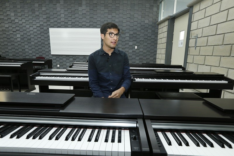 Sebastián Herrera, compositor de la UAEM reconocido por convertir sus experiencias en música