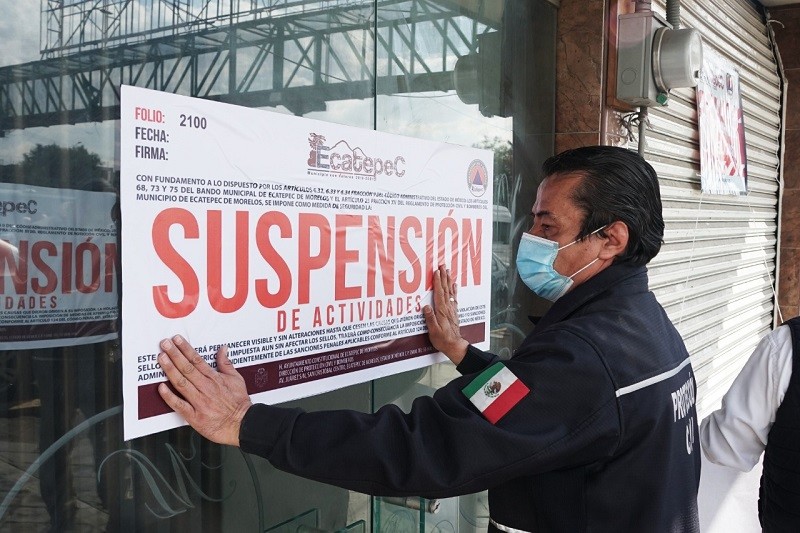 Autoridades de Ecatepec colocan sellos de suspensión en edificio inclinado; podría ser demolido