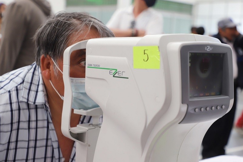 Ecatepec entrega 8 mil lentes graduados a personas con problemas de salud visual