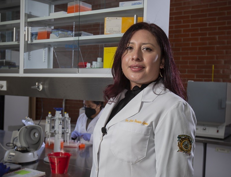 Linda Guiliana Bautista Gómez, investigadora del CU Amecameca de la UAEMéx, analiza la interacción del virus SARS-CoV-2 con otros patógenos en zonas rurales