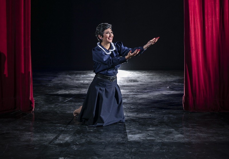 A través del teatro, Rebeca Garro, egresada de la UAEMéx expone las desigualdad de género