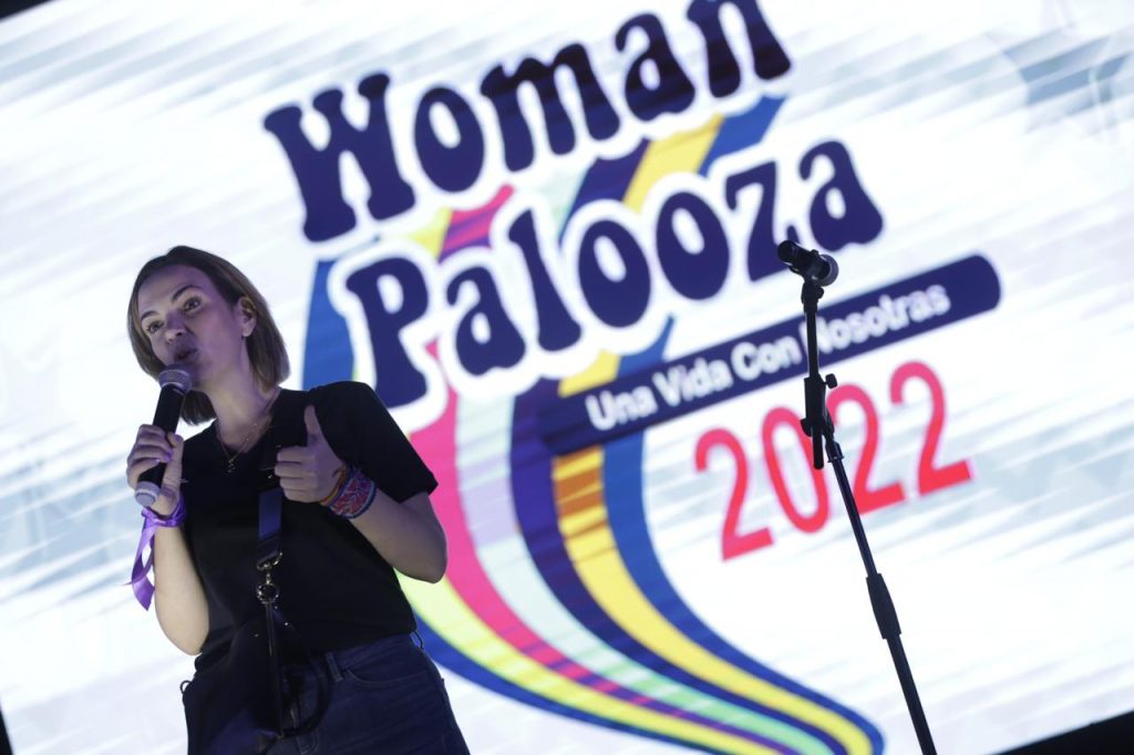 Exigen mujeres alto a la violencia en concierto Woman Palooza 2022