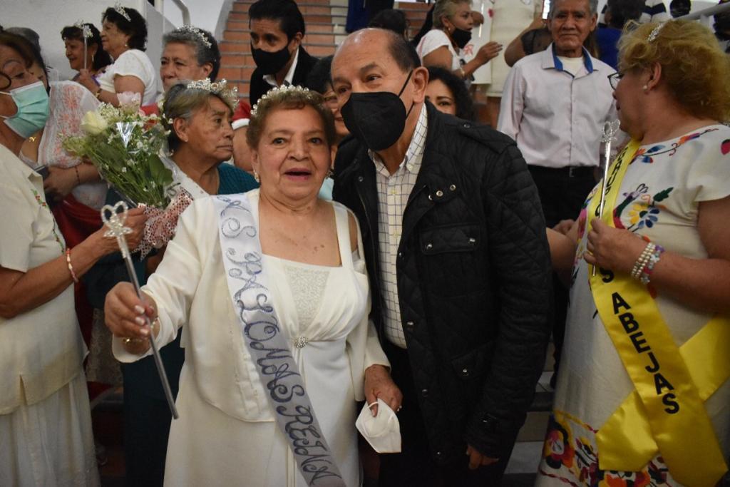 Armando Quintero festeja a las personas  adultas mayores