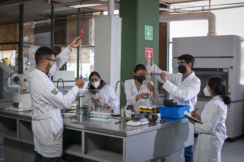 UAEMéx segundo lugar entre las universidades públicas estatales por su calidad en el área de química: QS