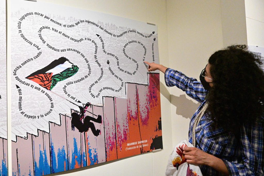 Exposición reflexiona sobre las culturas y las vidas que separan los muros fronterizos